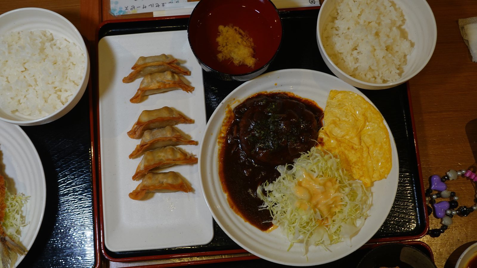 漢堡排定食配炸餃子 (一盤 6 顆)