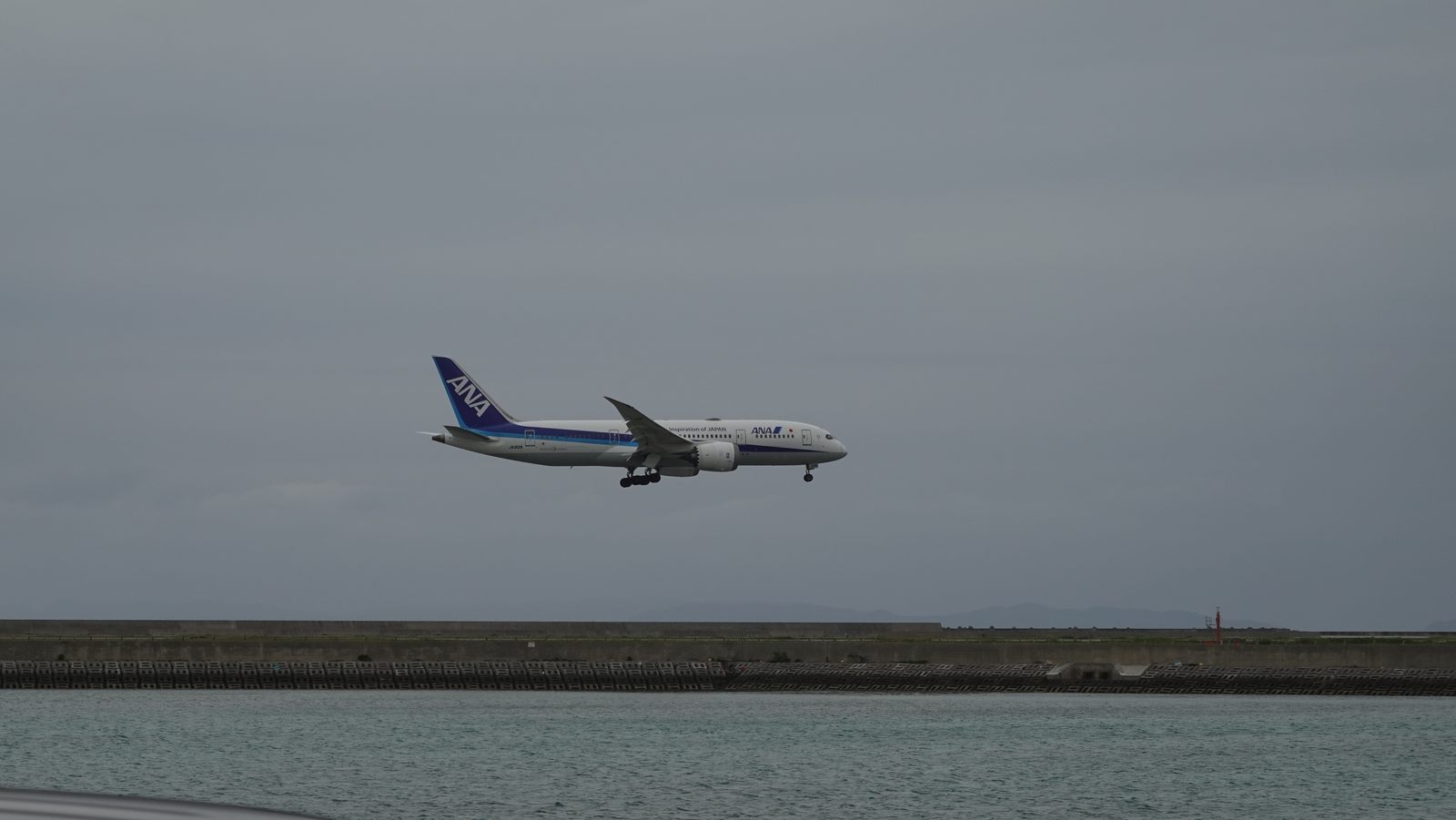 瀨長島近距離觀看飛機進場