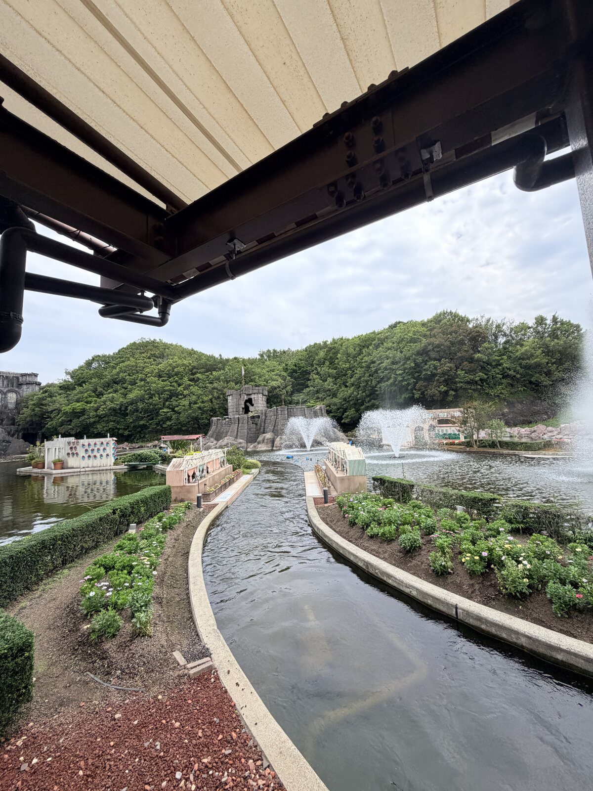 從歡樂巡航遊船欣賞花園水道與噴泉