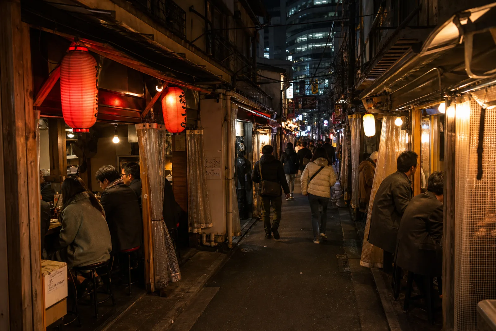 東京橫丁夜間小店街景情境示意圖