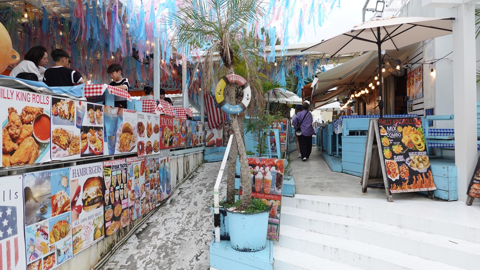 瀨長島海風露台餐廳與商店小巷
