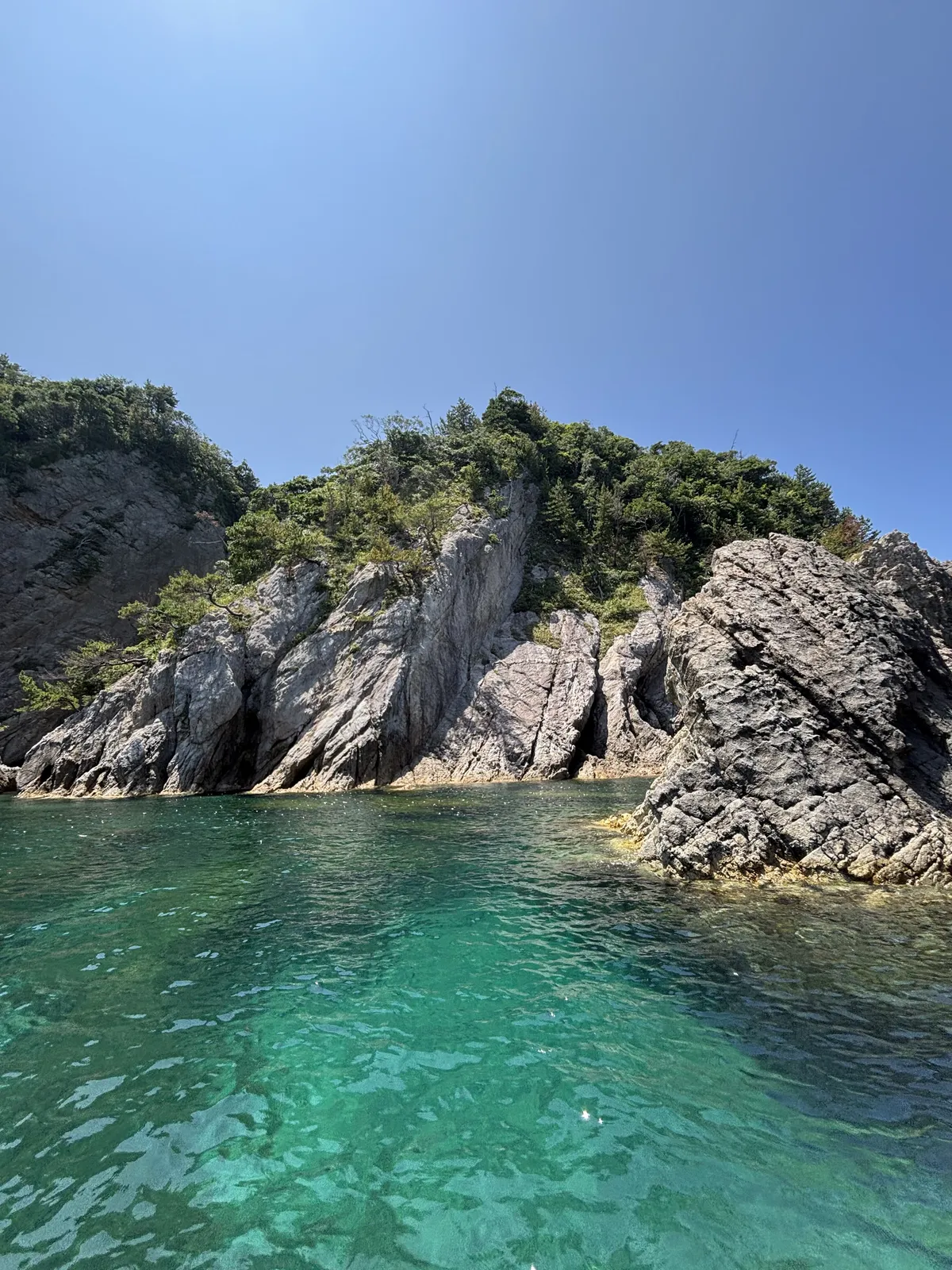 浦富海岸翡翠色海灣與花崗岩岸