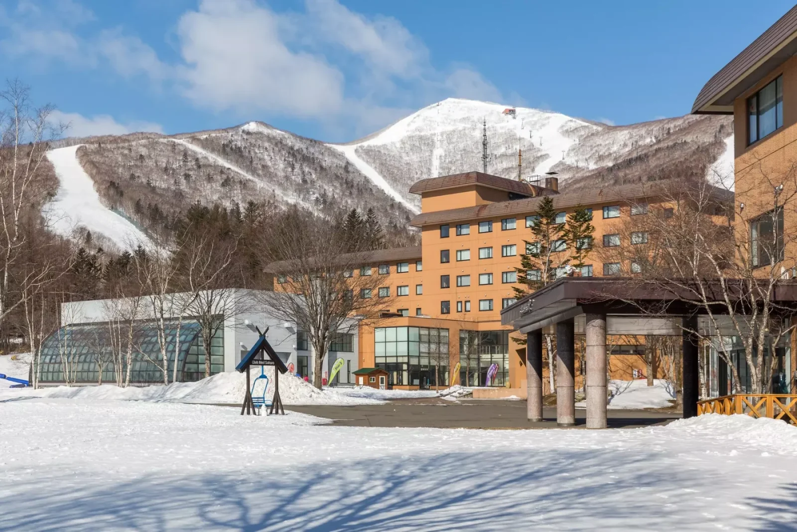 北海道佐幌滑雪度假村｜Club Med Sahoro 度假村建築外觀