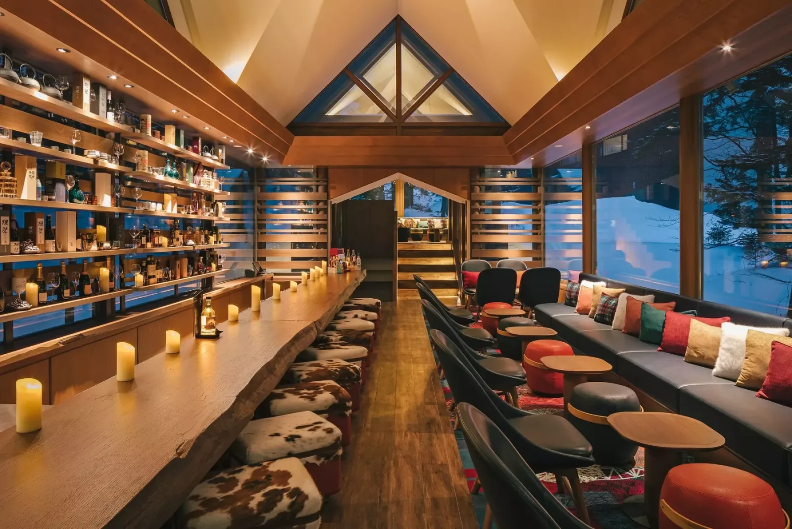 北海道 Tomamu 滑雪度假村｜Club Med Tomamu 酒吧與座位區