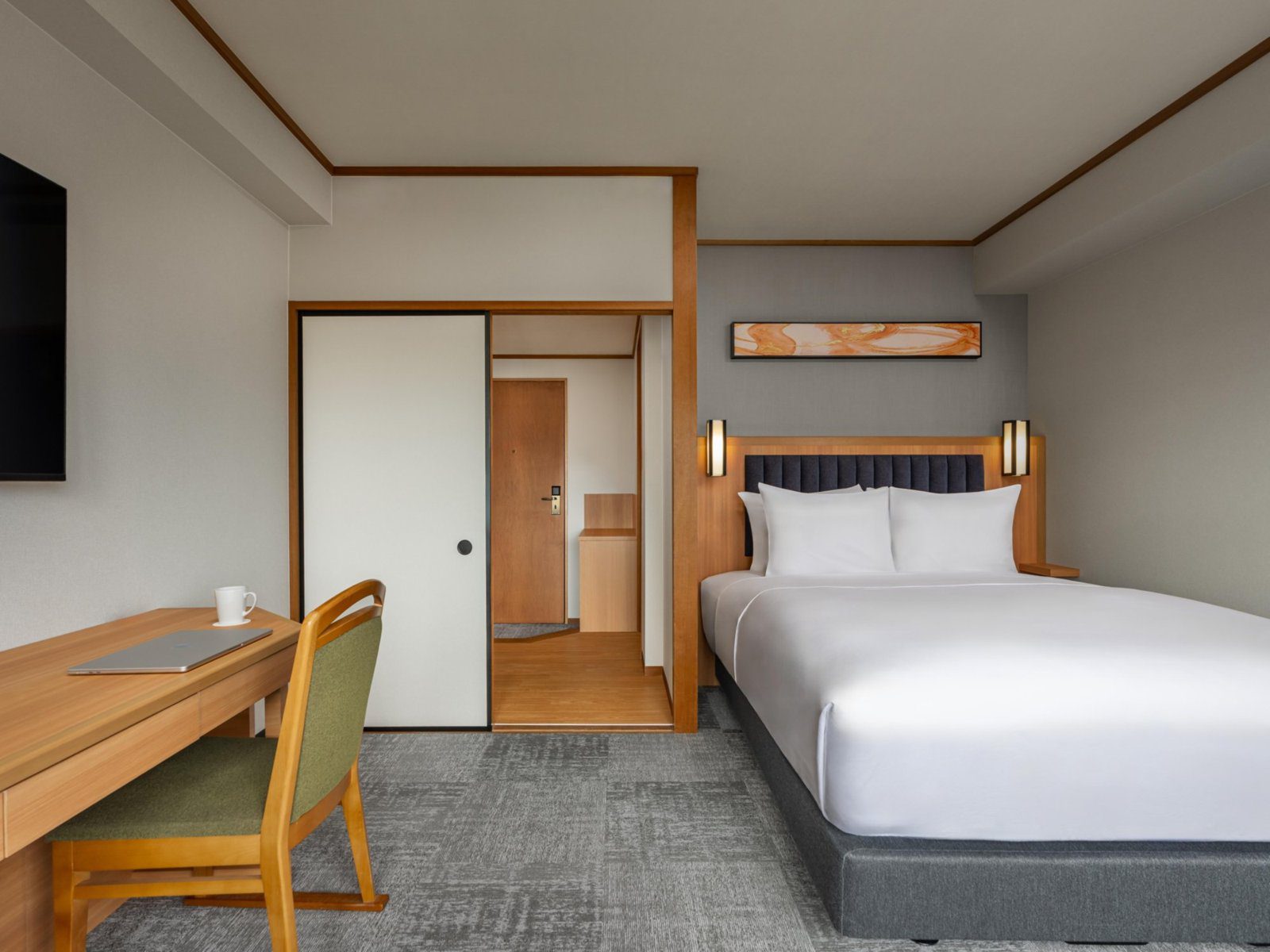 ANA 皇冠假日酒店知立 和洋室的 Queen 床與拉門