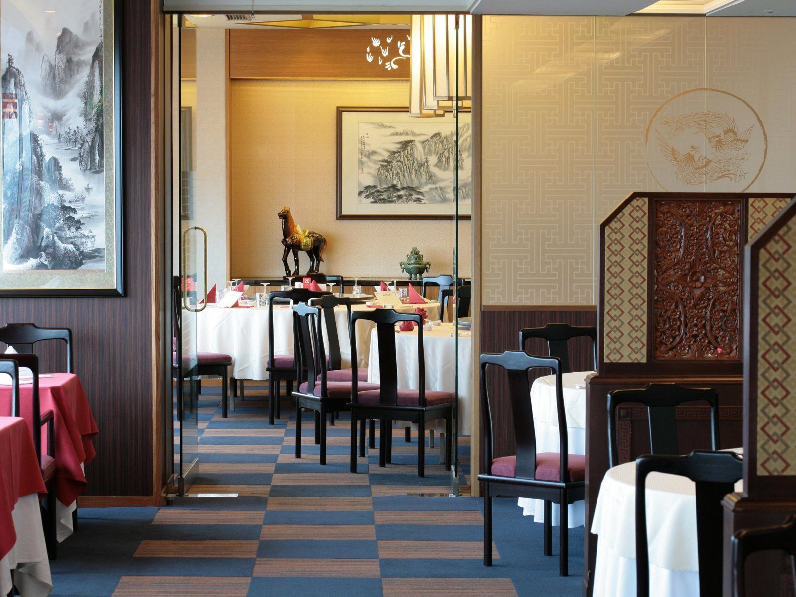 ANA 皇冠假日酒店濱松 中國料理「鳳凰」的中式屏風與圓桌席