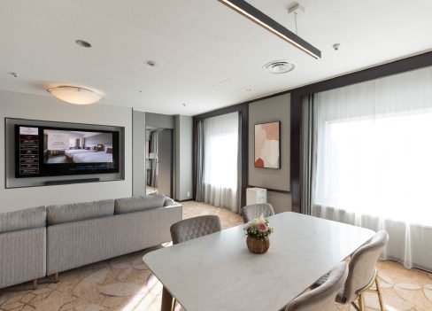 ANA 皇冠假日酒店札幌 Suite 起居空間