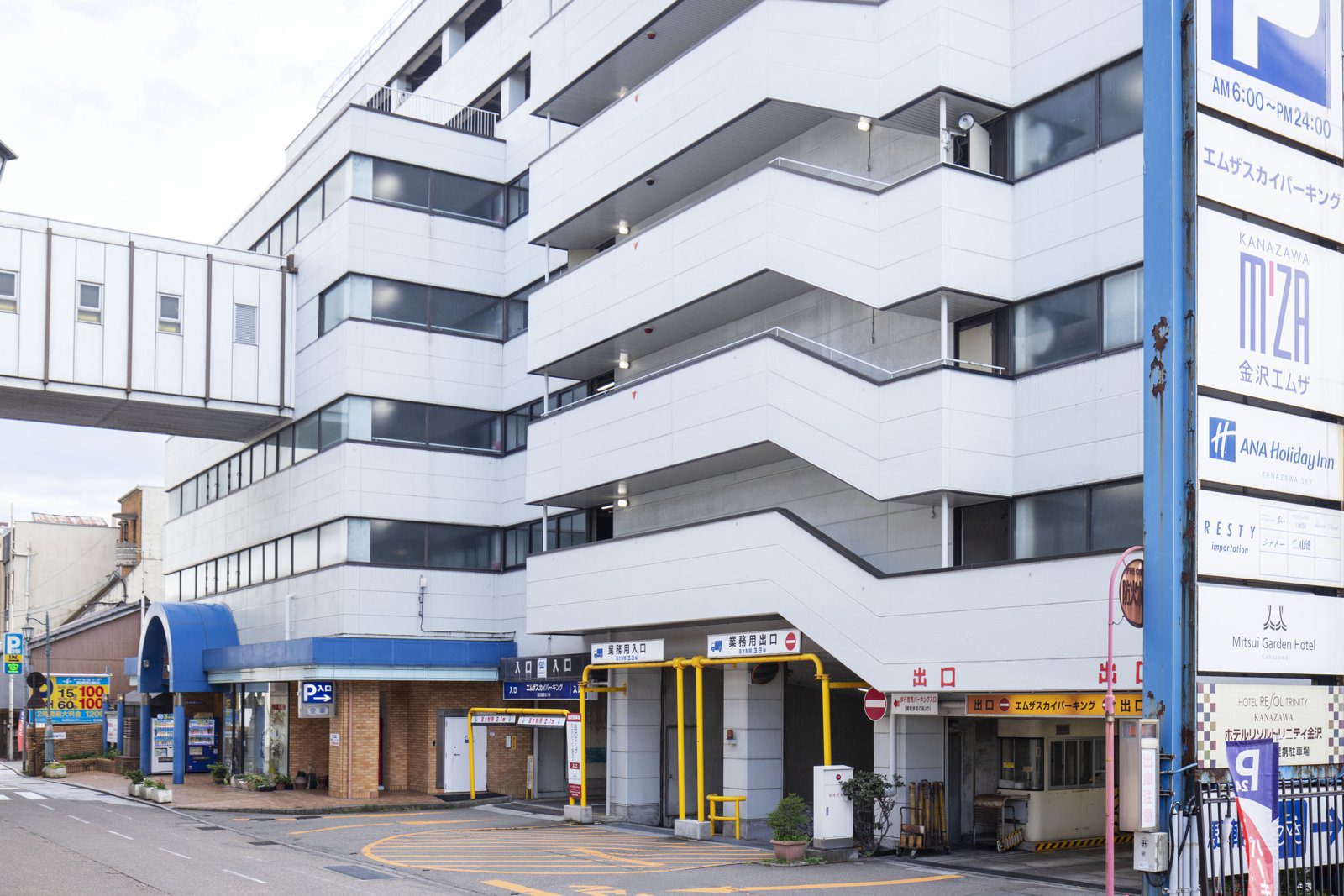 ANA 假日酒店金澤天空 與飯店相連的 M'ZA 立體停車場
