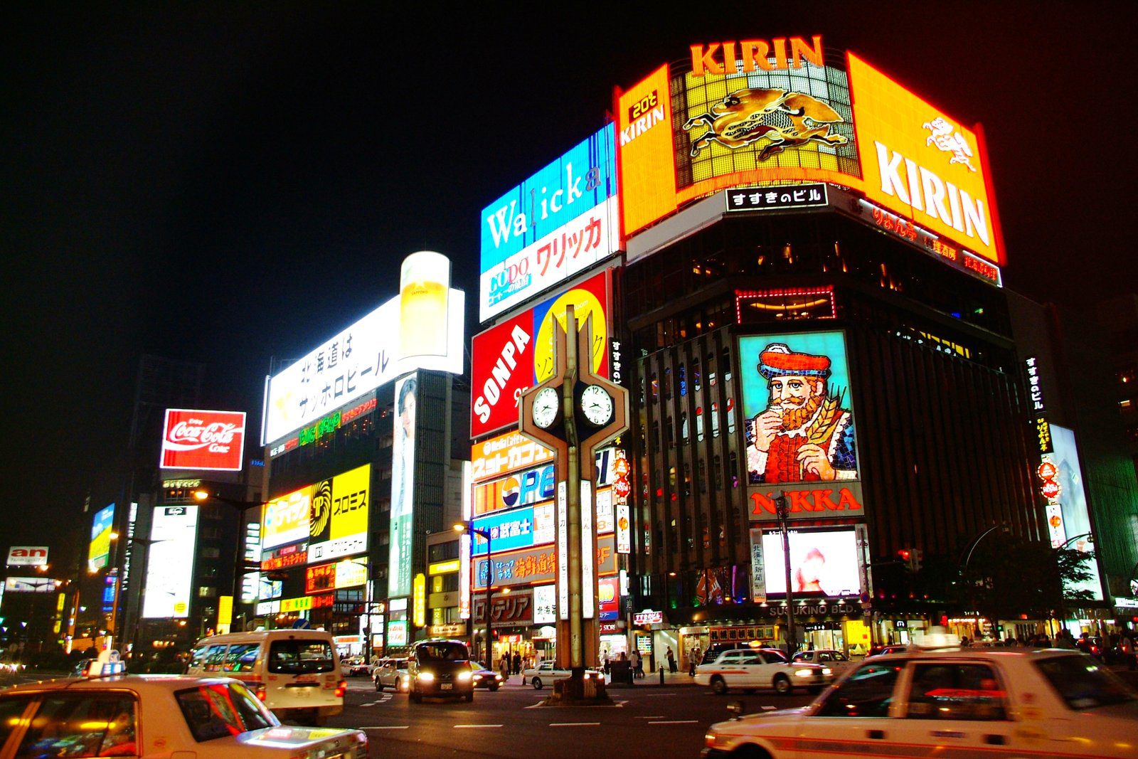 ANA 假日酒店札幌薄野 步行 2 分鐘可到的薄野十字路口夜景