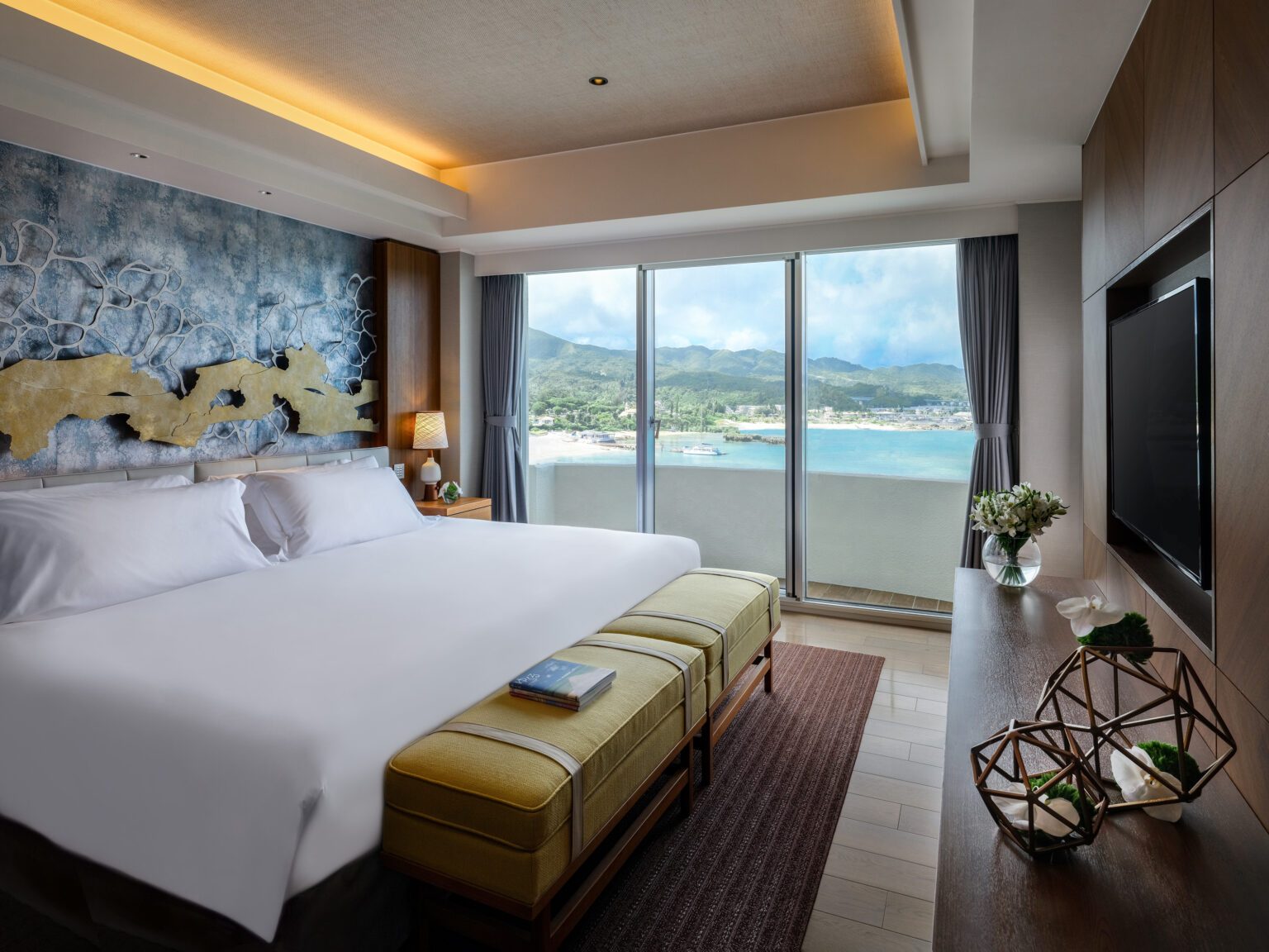 ANA 洲際萬座海灘度假村 Cape Manza Suite 的客房