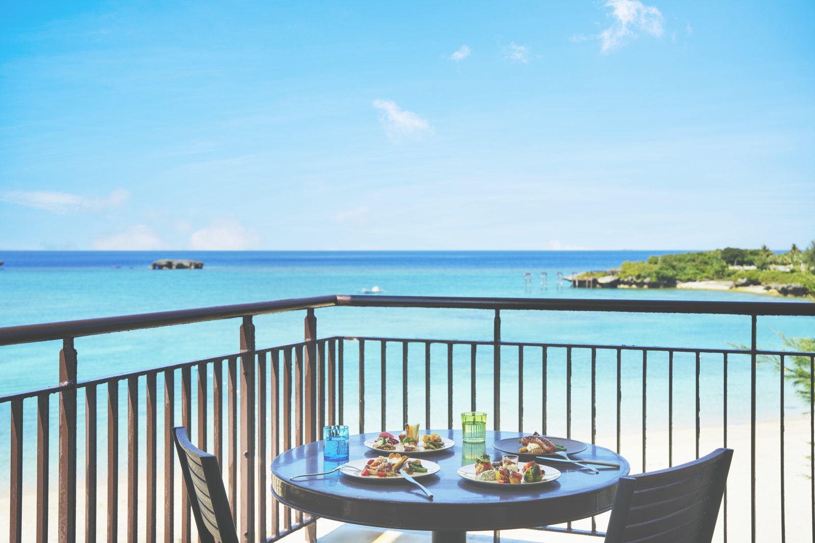 ANA 洲際萬座海灘度假村 萬座 Grill 的海濱露台座位