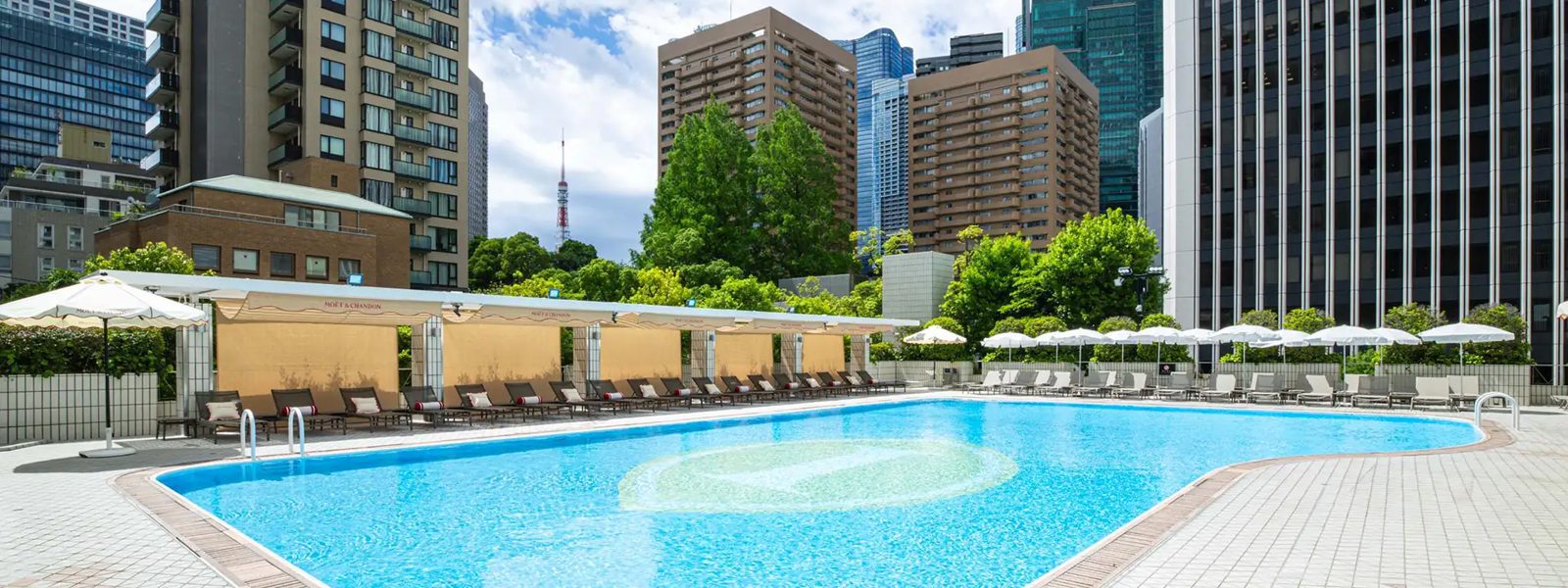 ANA 洲際酒店東京 夏季限定的花園泳池