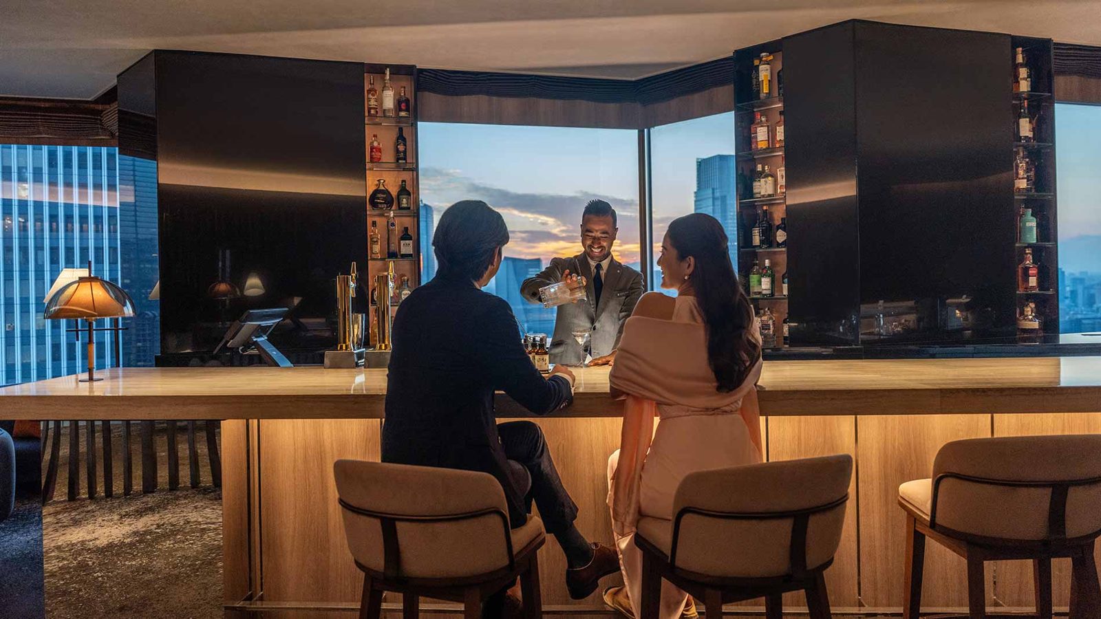 ANA 洲際酒店東京 36 樓的 MIXX Bar & Lounge