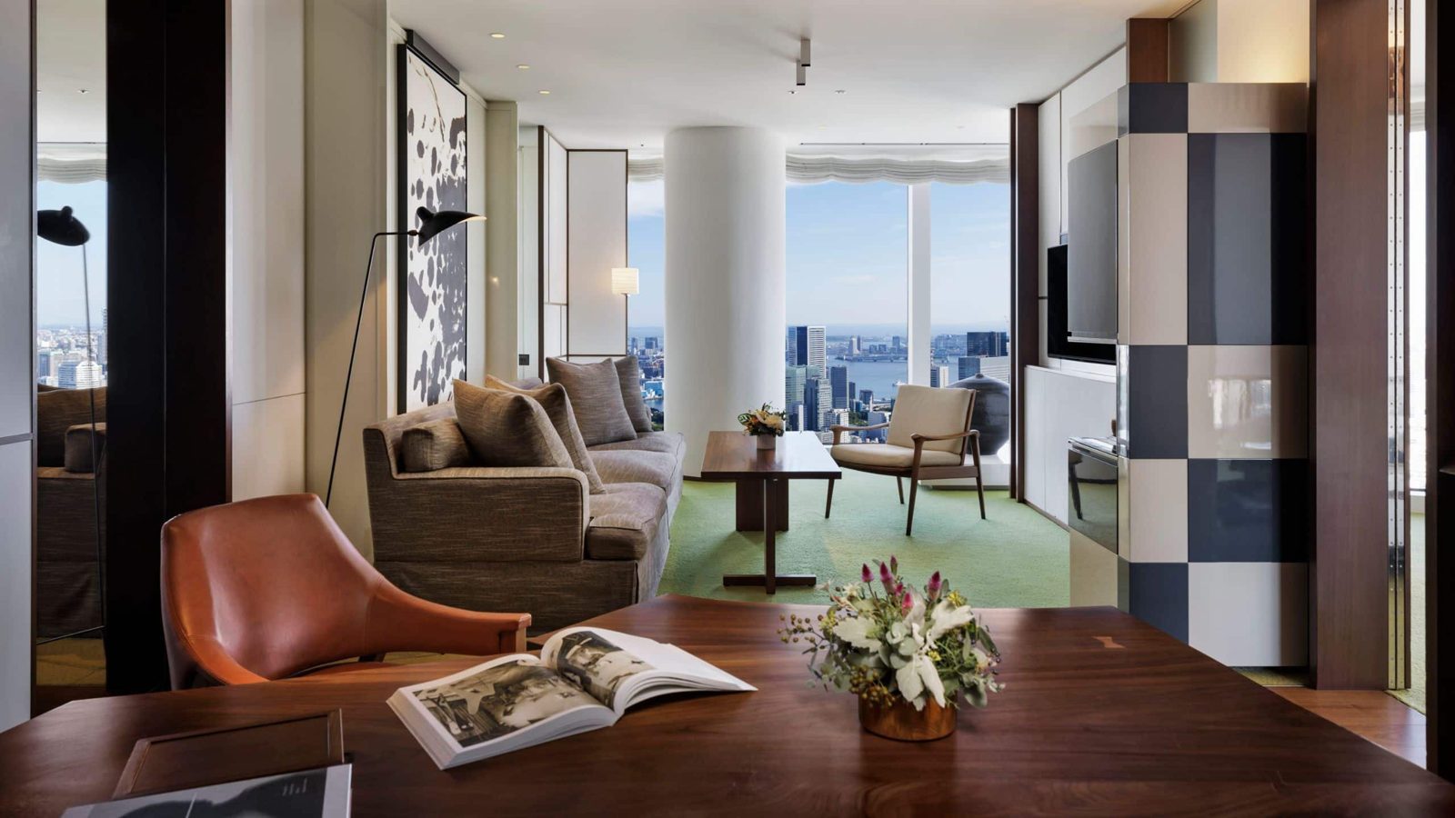 東京虎之門安達仕酒店 Bay View Suite 的起居空間