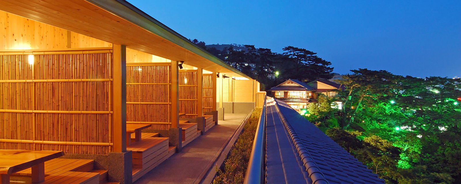 熱海 大觀莊傍晚點燈的展望足湯座位