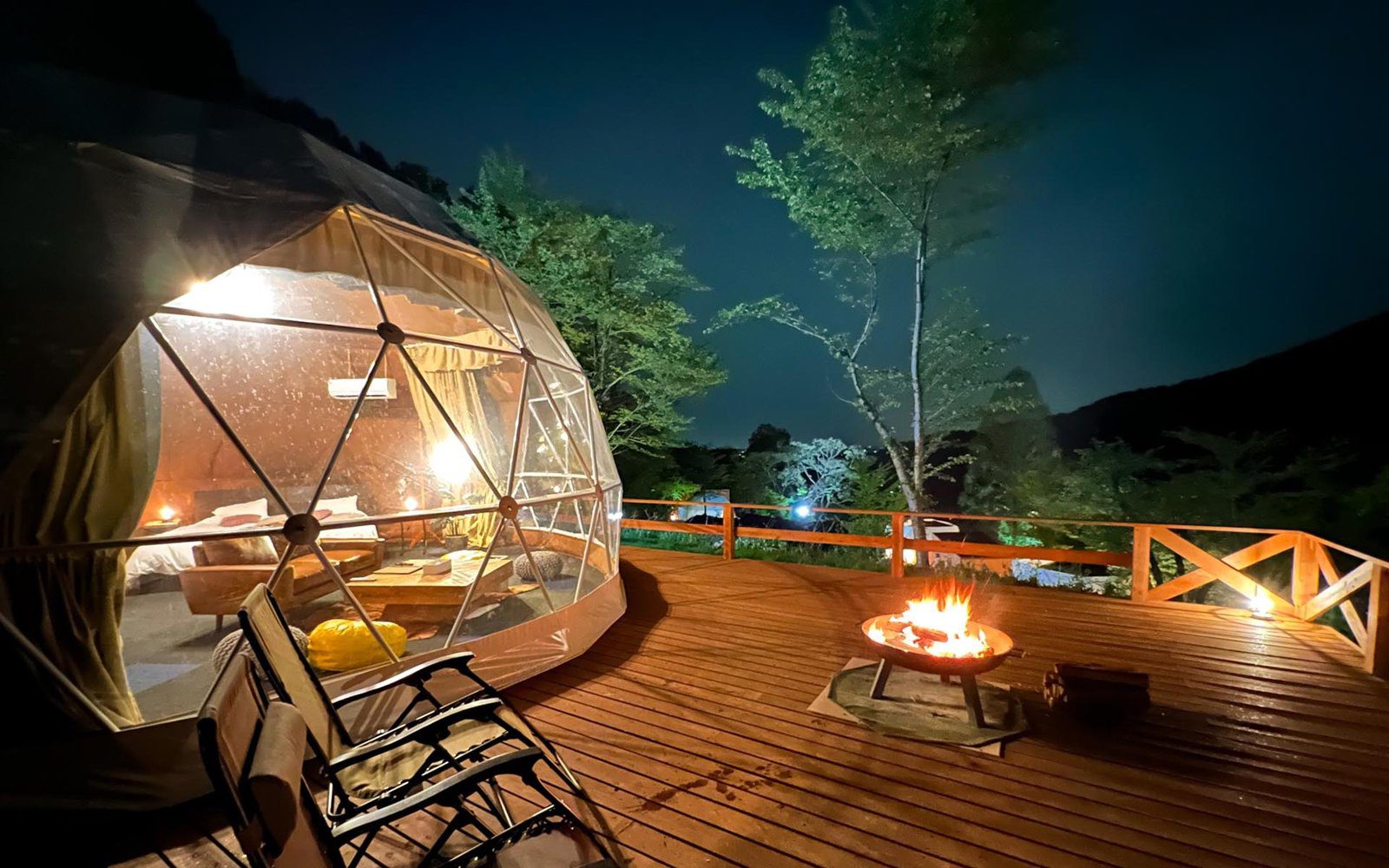 Glamping Hills AURA Terrace 茨城 夜晚在露台點營火的圓頂帳篷