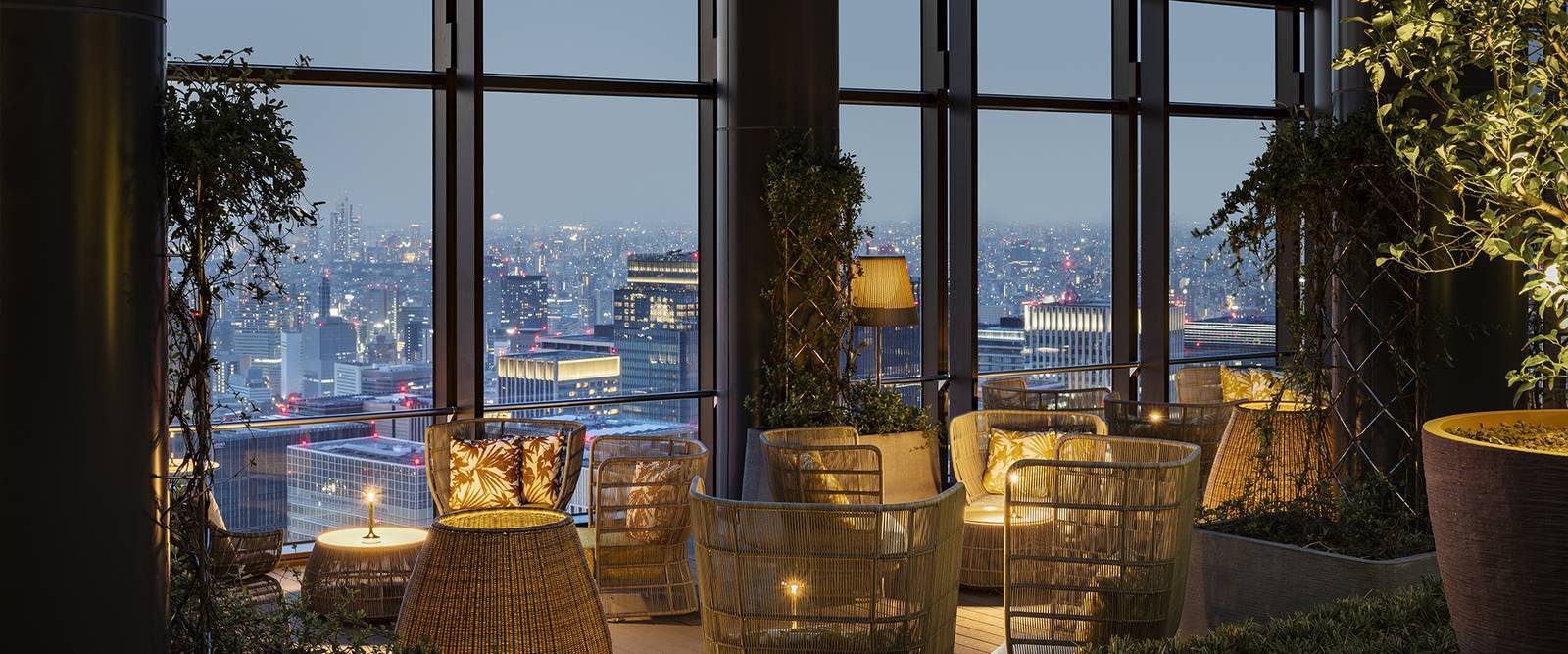 東京寶格麗酒店 The Bvlgari Bar 露台座位與東京夜景