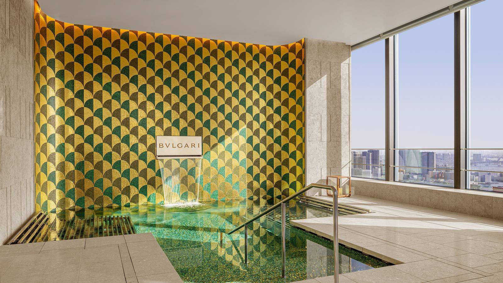 東京寶格麗酒店 Spa 活力池與扇形馬賽克牆面