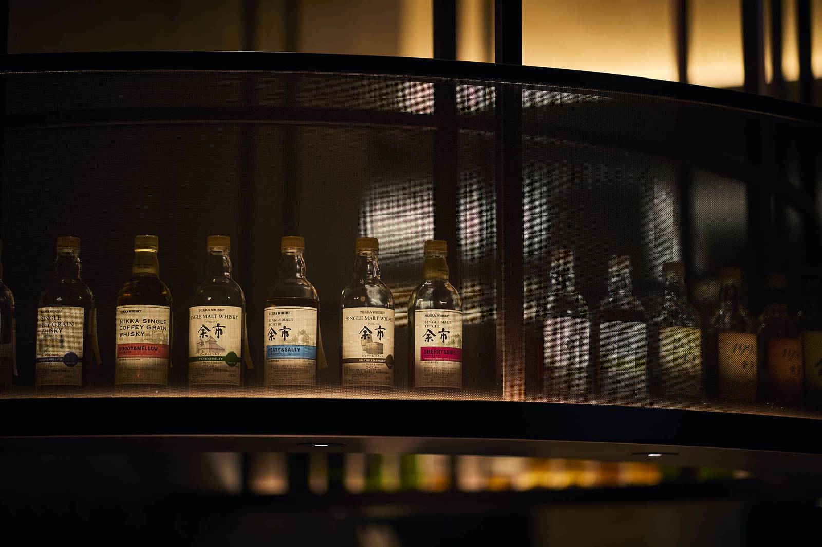 二世古花園夏萊艾比酒店｜Bar 450 陳列的北海道與日本威士忌