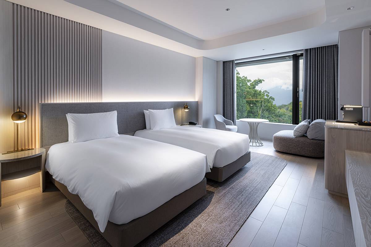 二世古花園夏萊艾比酒店 Superior Room 雙床與大面窗景