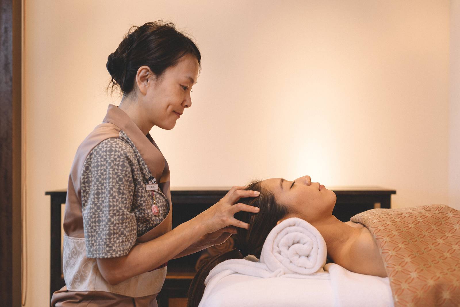 石垣島川平 Club Med 度假村｜Spa 療程室內的頭部按摩