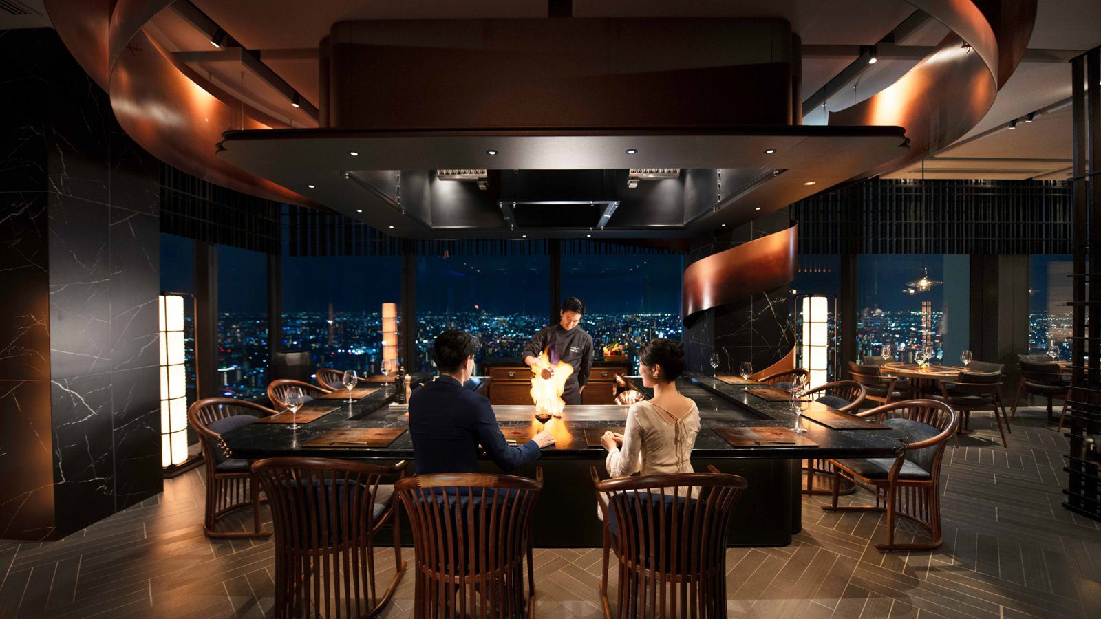 名古屋康萊德酒店 40 樓鐵板懷石「蒼焔」的鐵板吧台夜景