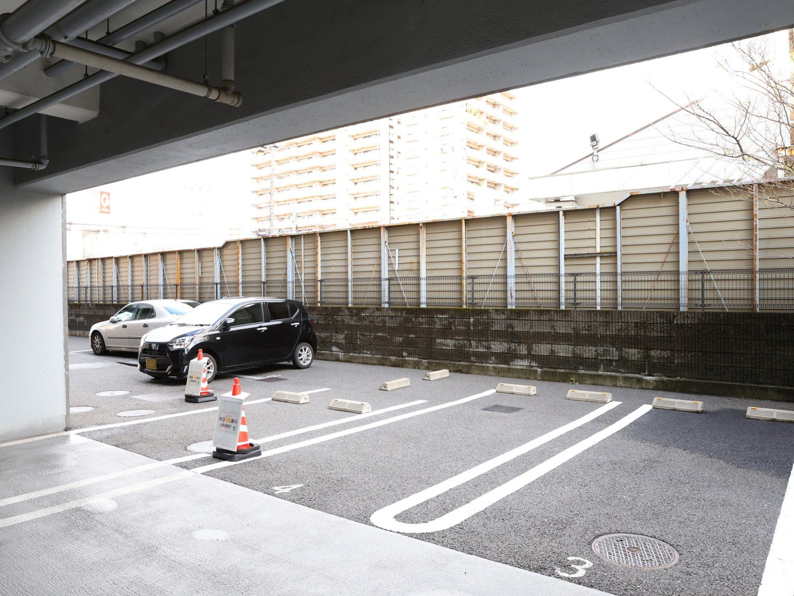 Dormy Inn 千葉 City Soga 飯店內的平面停車場
