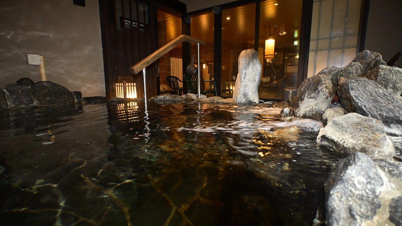 Dormy Inn 博多祇園 男湯岩石造景的外湯