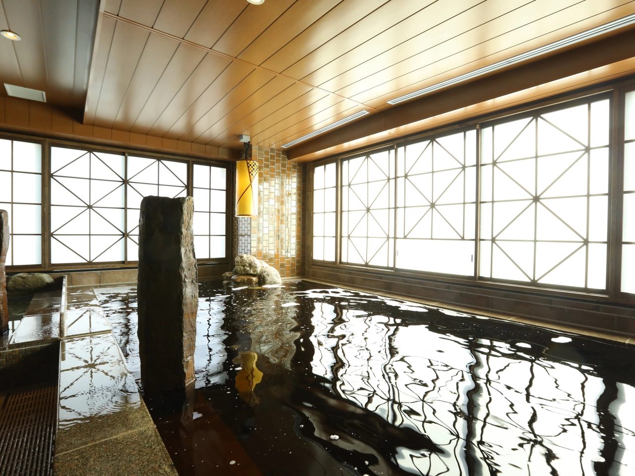 Dormy Inn 池袋 15 樓的黑湯與露天風呂