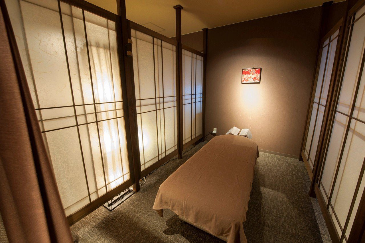 Dormy Inn 鹿兒島 13 樓按摩處「迦南」的施術床