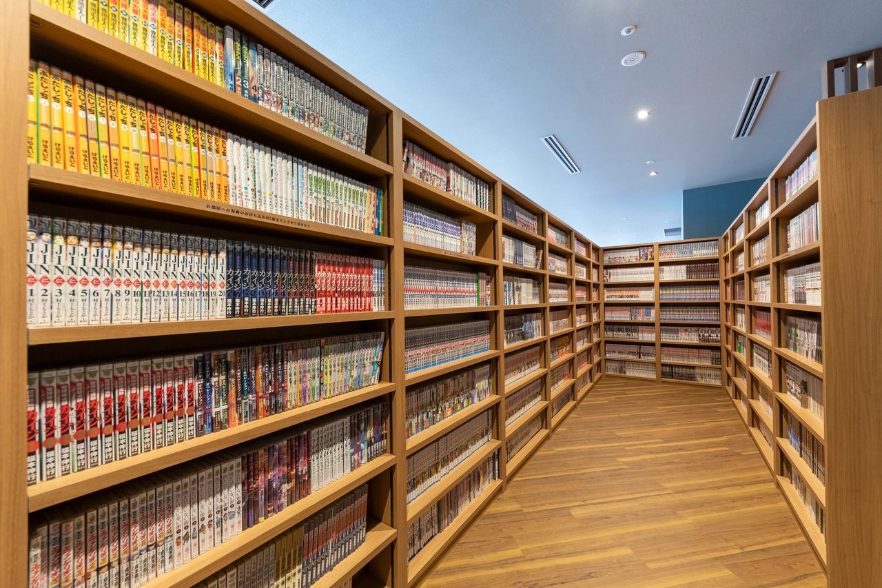 Dormy Inn 川崎 書架交誼廳