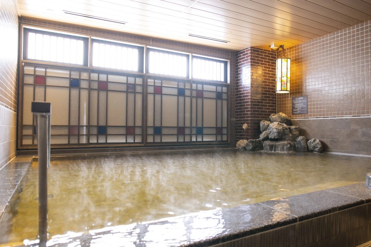 Dormy Inn 神戶元町 14 樓挑高的露天風呂
