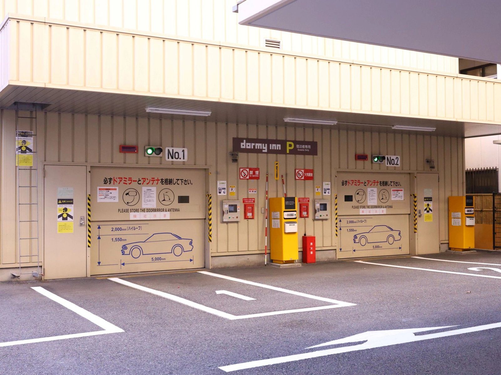 Dormy Inn 甲府 隔壁合作立體停車場的入庫口