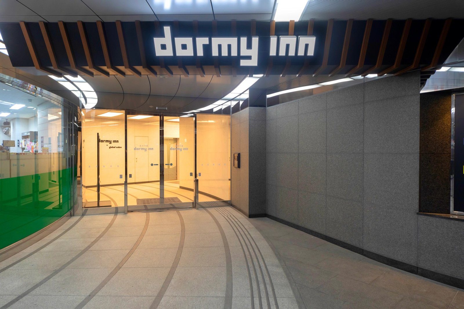 Dormy Inn 後樂園 1 樓的 Dormy Inn 入口