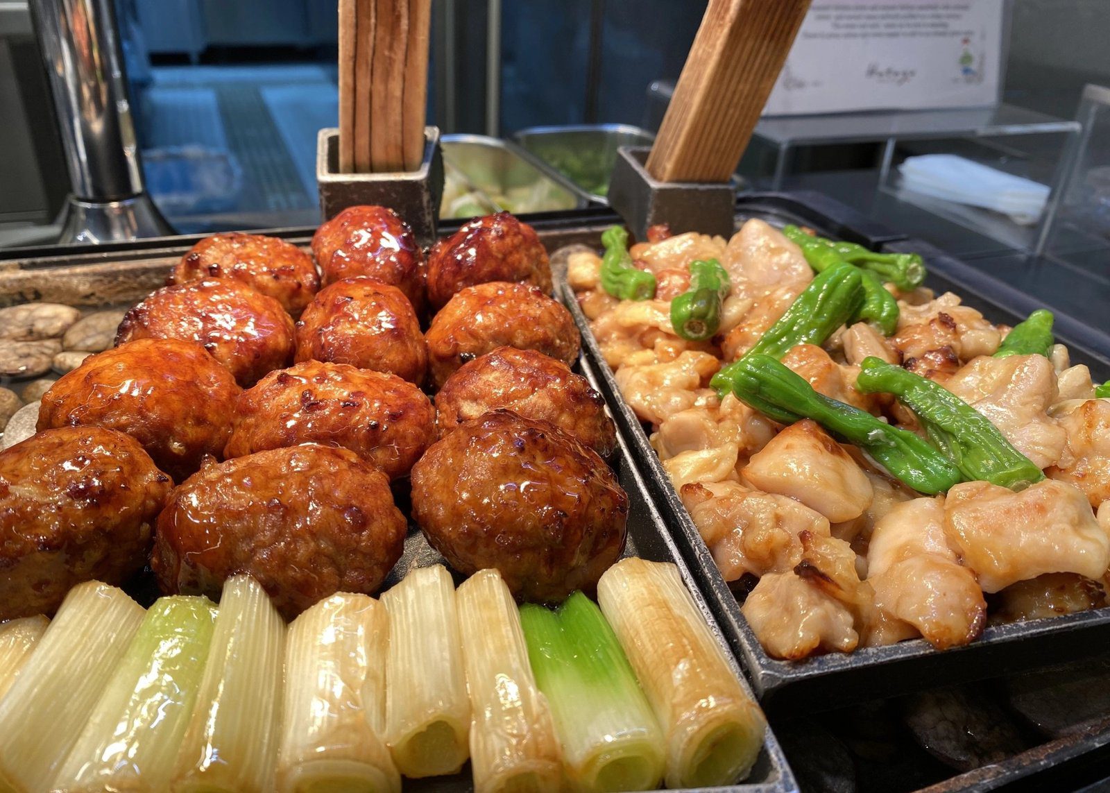 Dormy Inn 後樂園 早餐的照燒雞腿肉與雞肉丸「鍬燒」