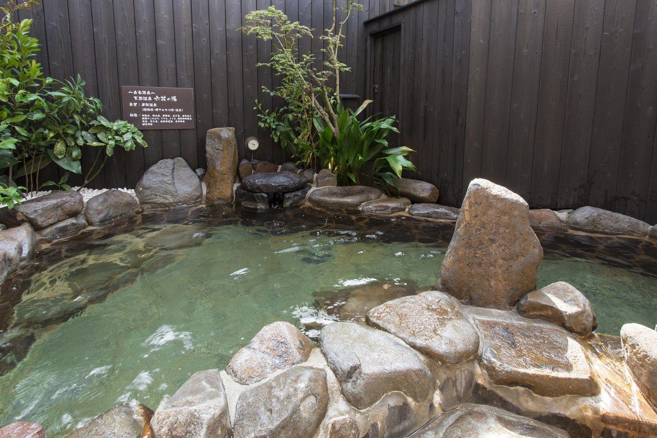 Dormy Inn 熊本 13 樓岩石圍起的露天風呂