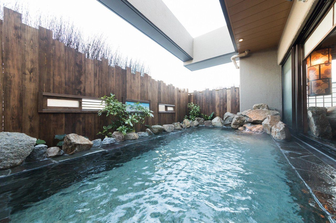 Dormy Inn 松山 13 樓大浴場的露天風呂