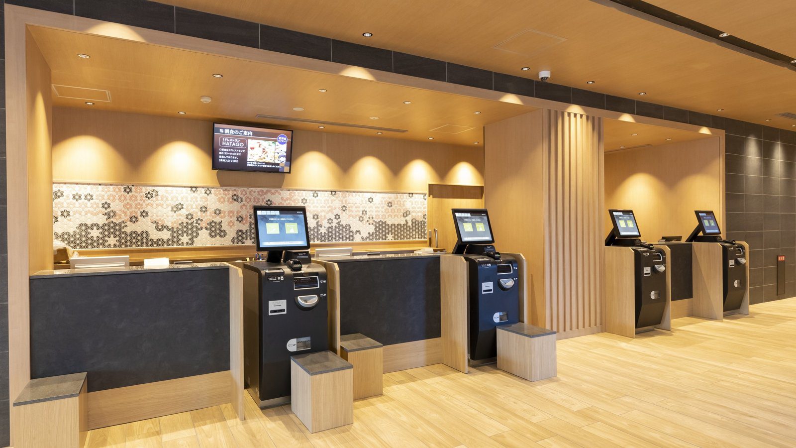 Dormy Inn 水戶 大廳的櫃台與自助入住機