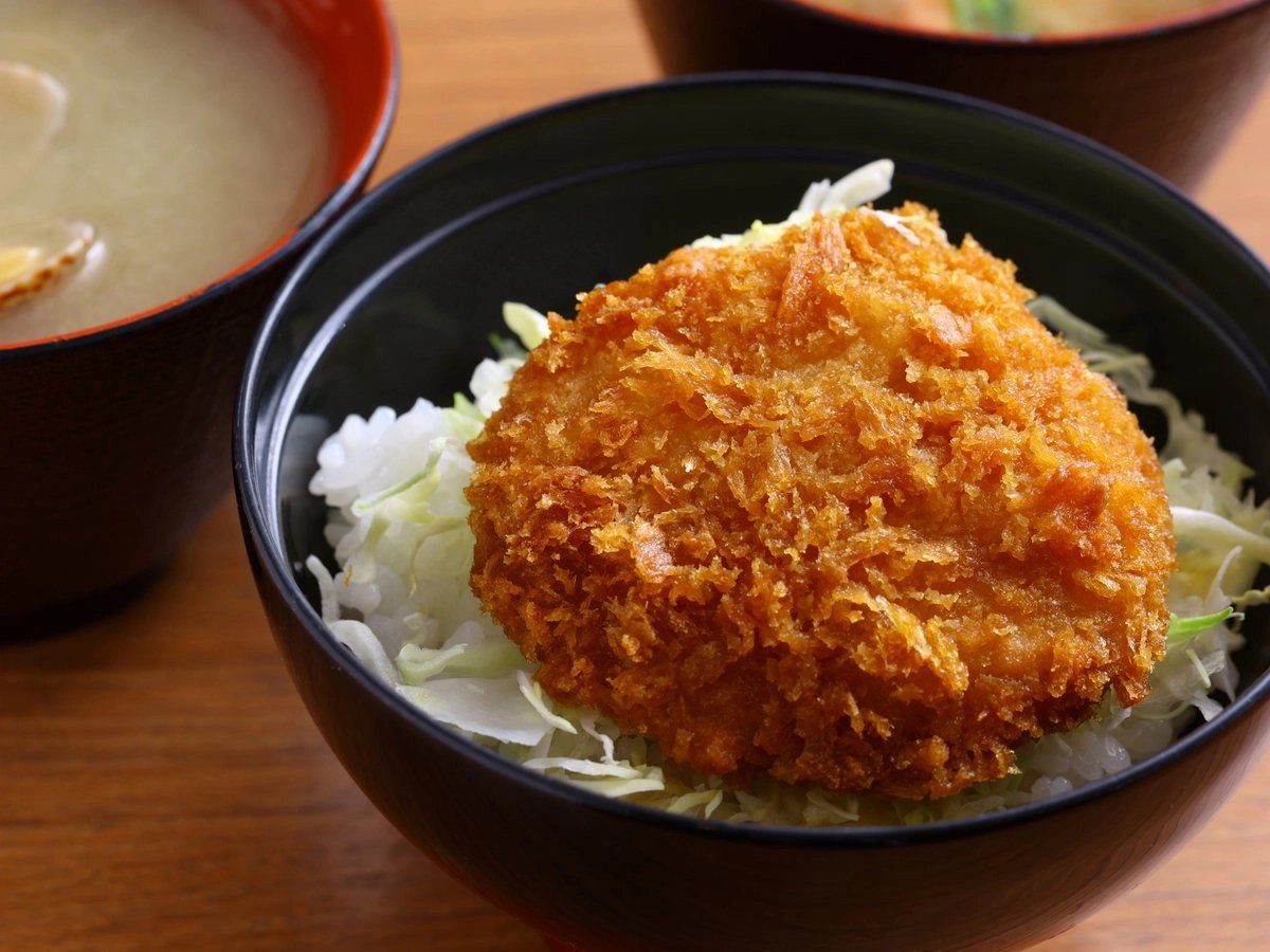 Dormy Inn 新潟 早餐的新潟醬汁豬排丼