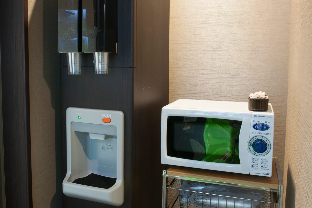 Dormy Inn PREMIUM 博多・Canal City 前 製冰機與微波爐