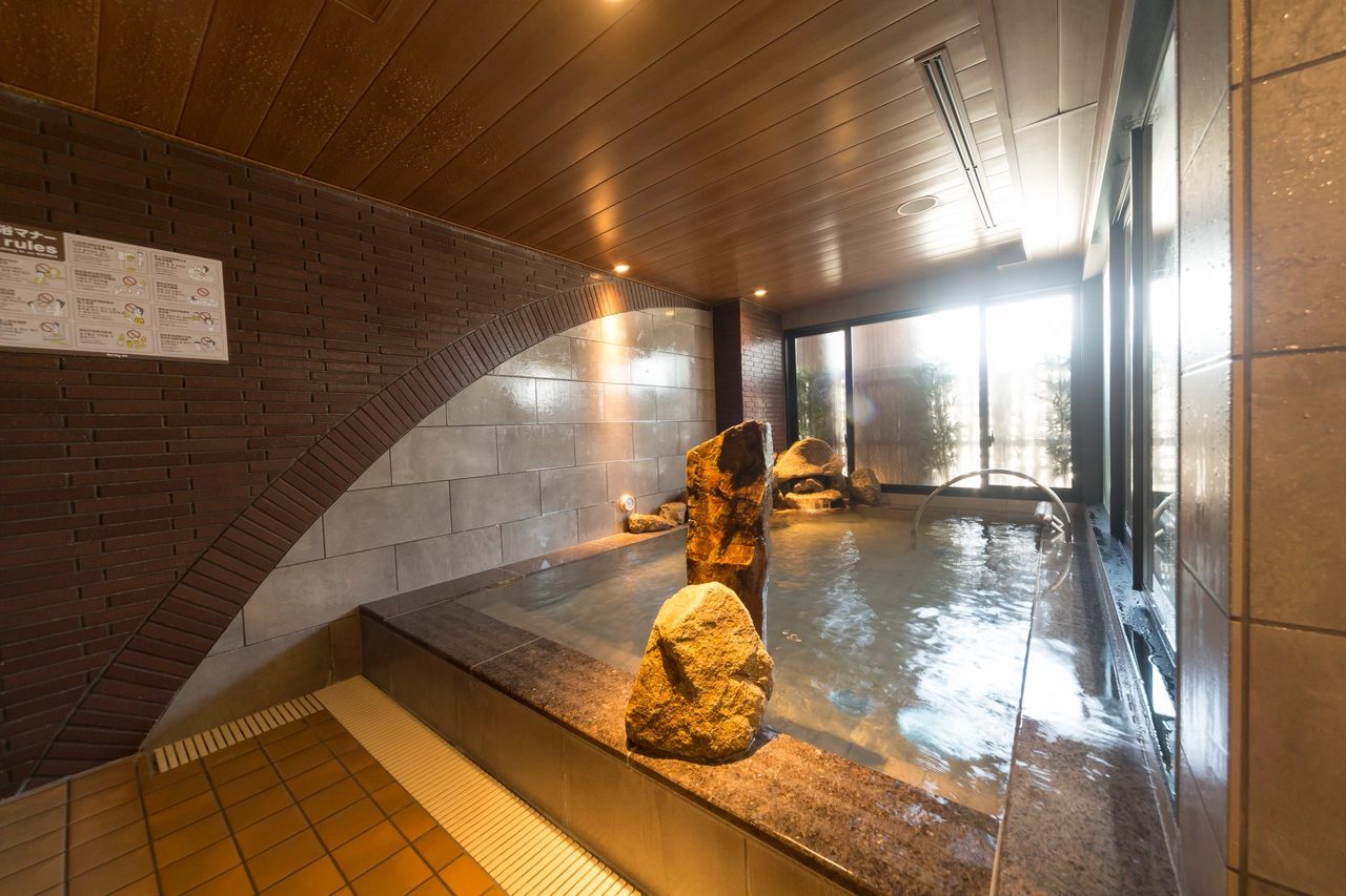 Dormy Inn PREMIUM 神田 內湯的石組