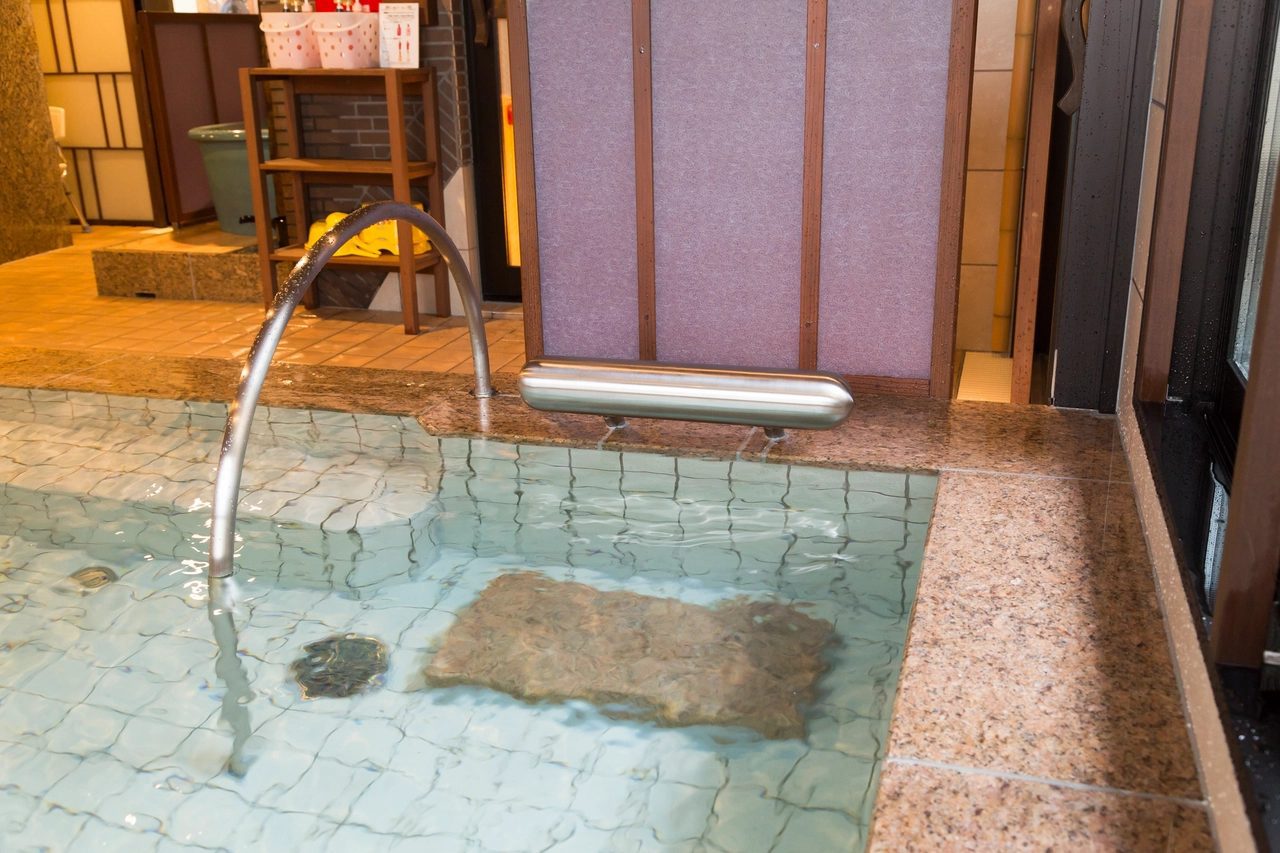 Dormy Inn PREMIUM 神田 內湯的浴槽與注水口