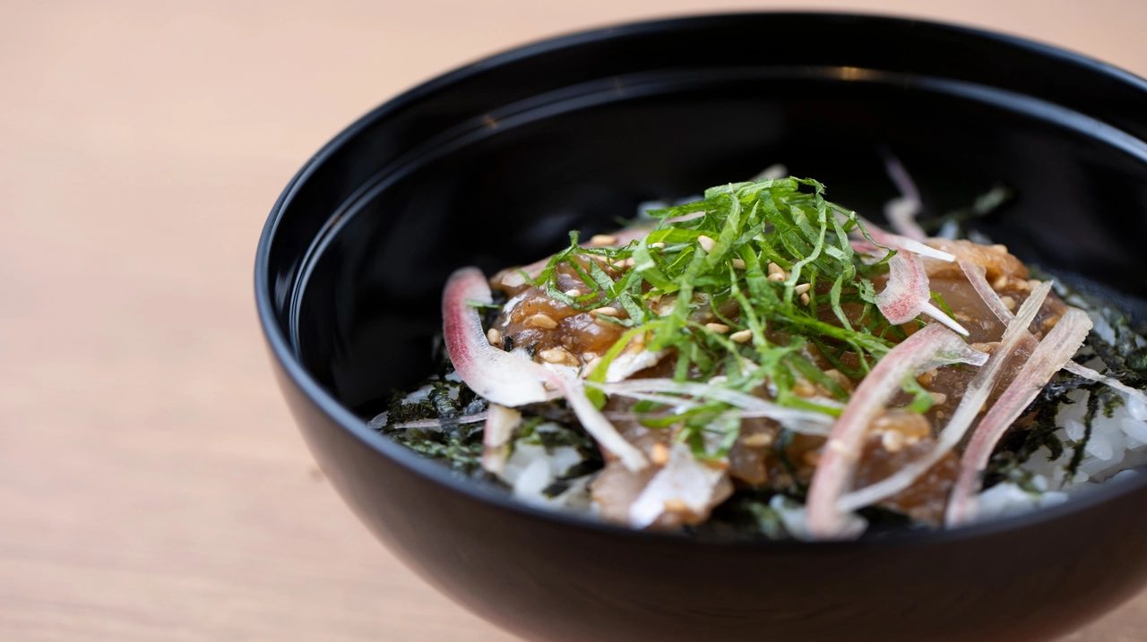 Dormy Inn PREMIUM 長崎站前 早餐的皿烏龍麵與竹筴魚拌丼