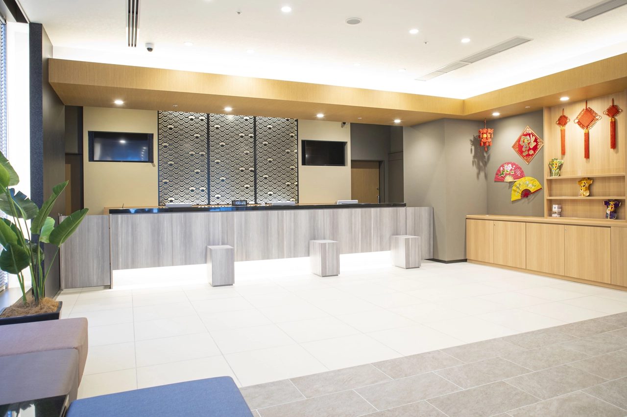 Dormy Inn PREMIUM 長崎站前 大廳與櫃台