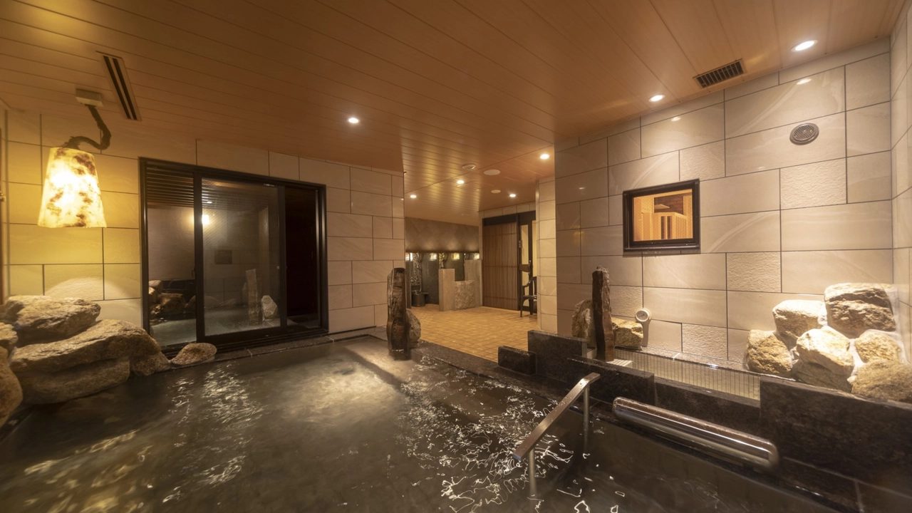 Dormy Inn PREMIUM 難波 ANNEX 13 樓的氡溫泉「朝霧之湯」