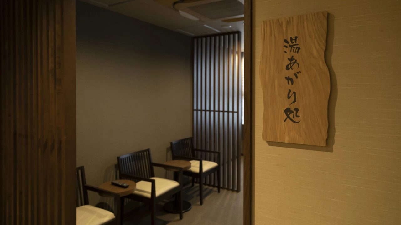Dormy Inn PREMIUM 難波 ANNEX 湯上休息區的入口