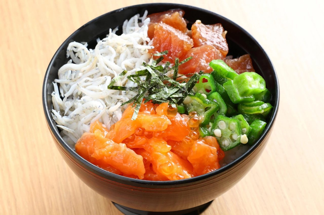 Dormy Inn PREMIUM 難波 早餐自選配料的海鮮丼