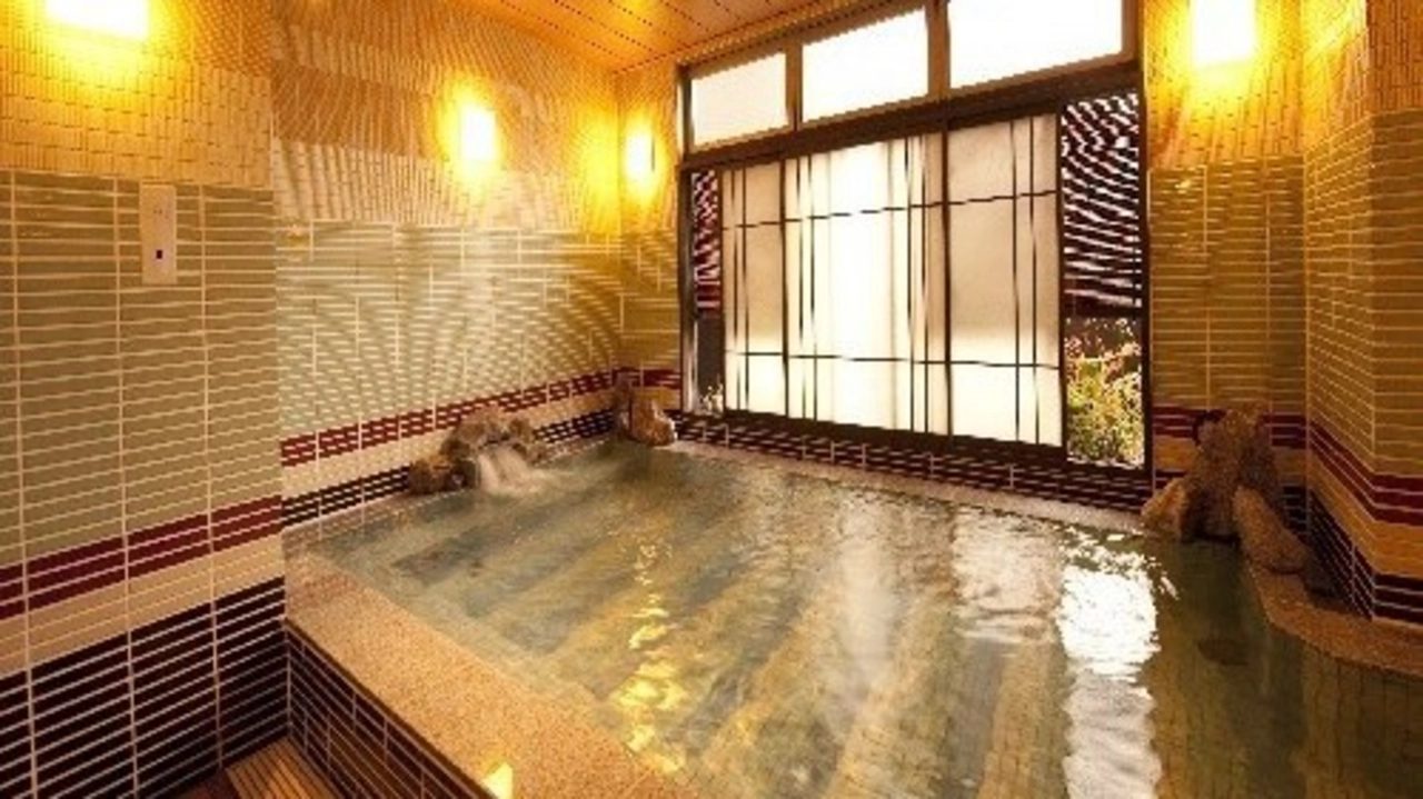 Dormy Inn PREMIUM 難波 內湯的窗邊
