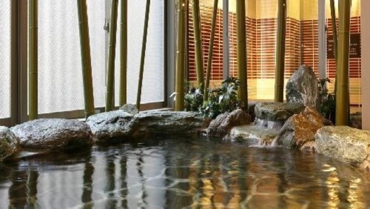 Dormy Inn PREMIUM 難波 岩風呂的石組
