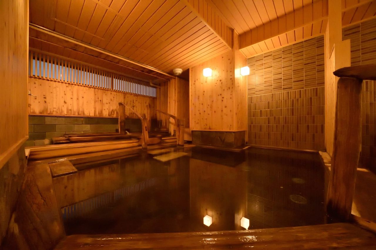 Dormy Inn PREMIUM 札幌 木造的浴場空間